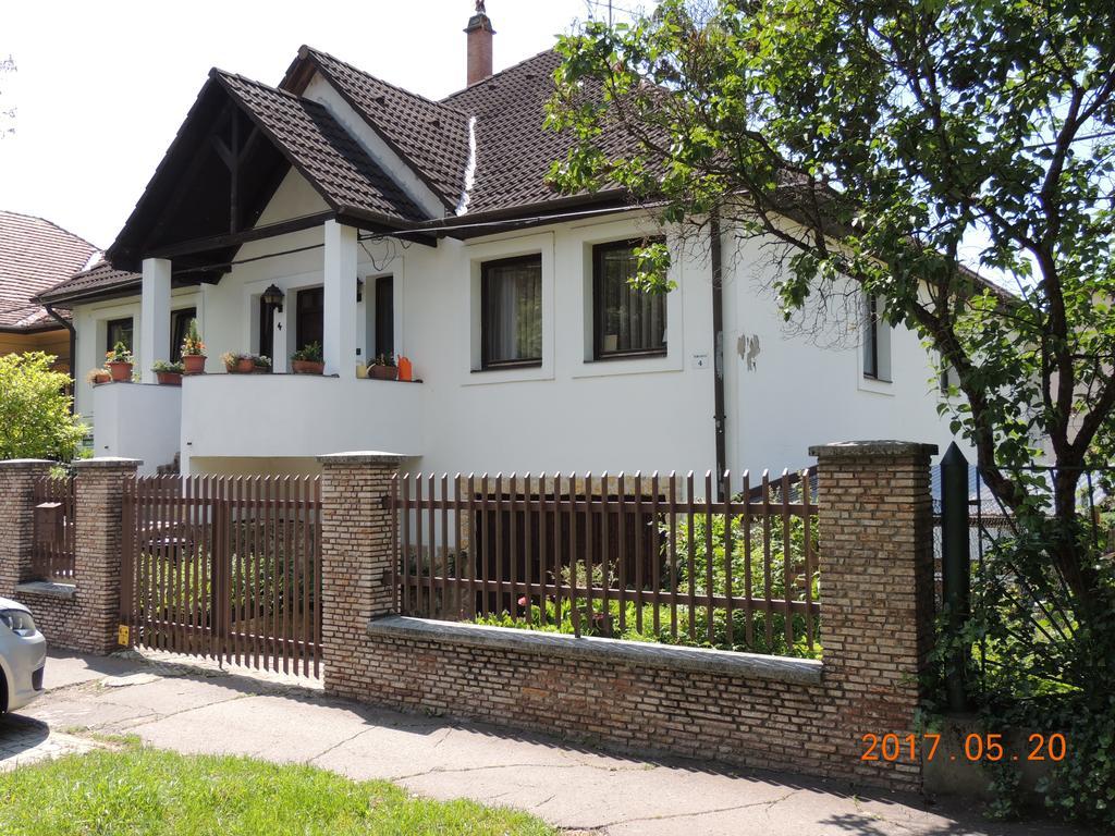 Eszter Apartman Erlau Exterior foto